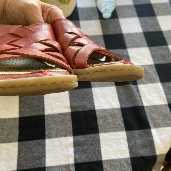 BORN Ladies 7 slip on leather sandas - Picture 6 of 6